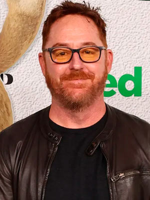 Скотт Граймс в роли Мэтти, отца Джона